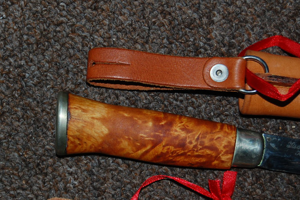 Finnish Puukko hanger button hole