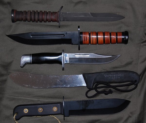 A selection of medium-sized field knives